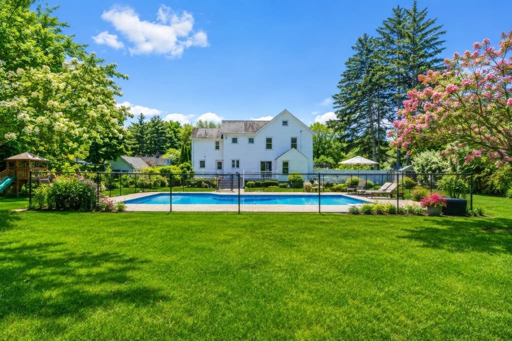 Casa em Natick — foto 2