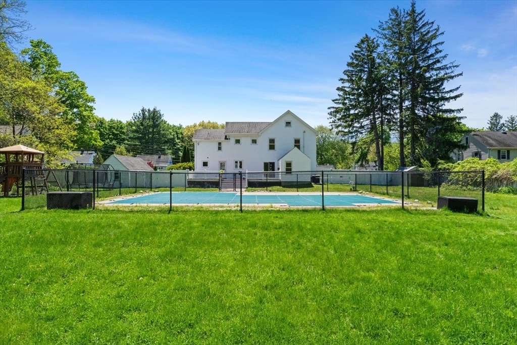 Casa em Natick — foto 4